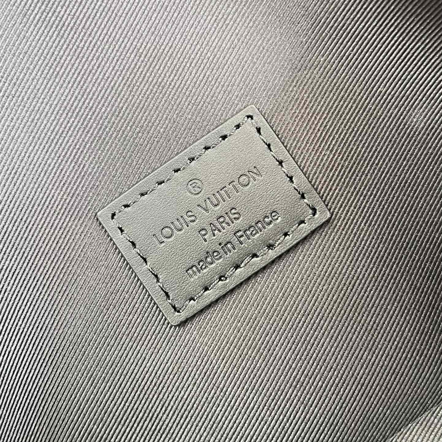 Louis Vuitton Steamer Wearable Wallet     m81852  - DopestKickz