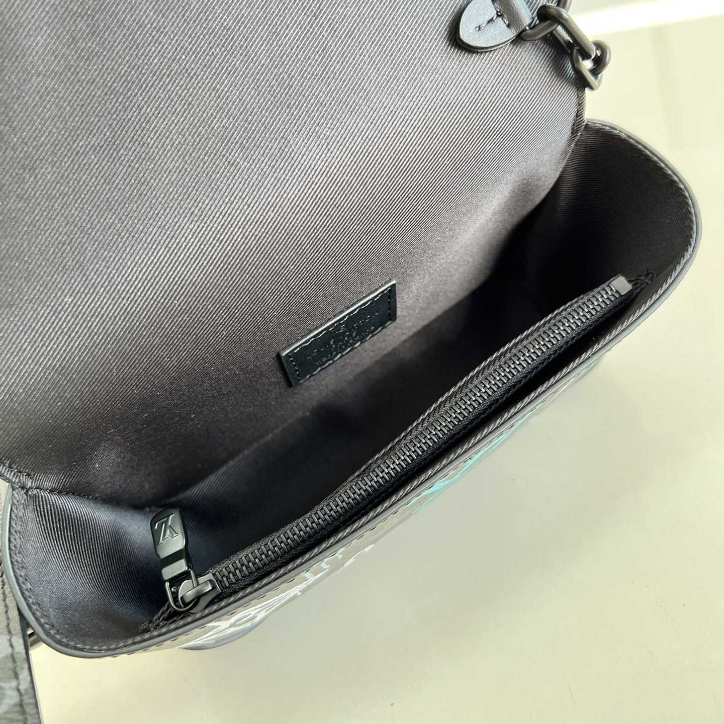 Louis Vuitton Steamer Wearable Wallet     m81852  - DopestKickz