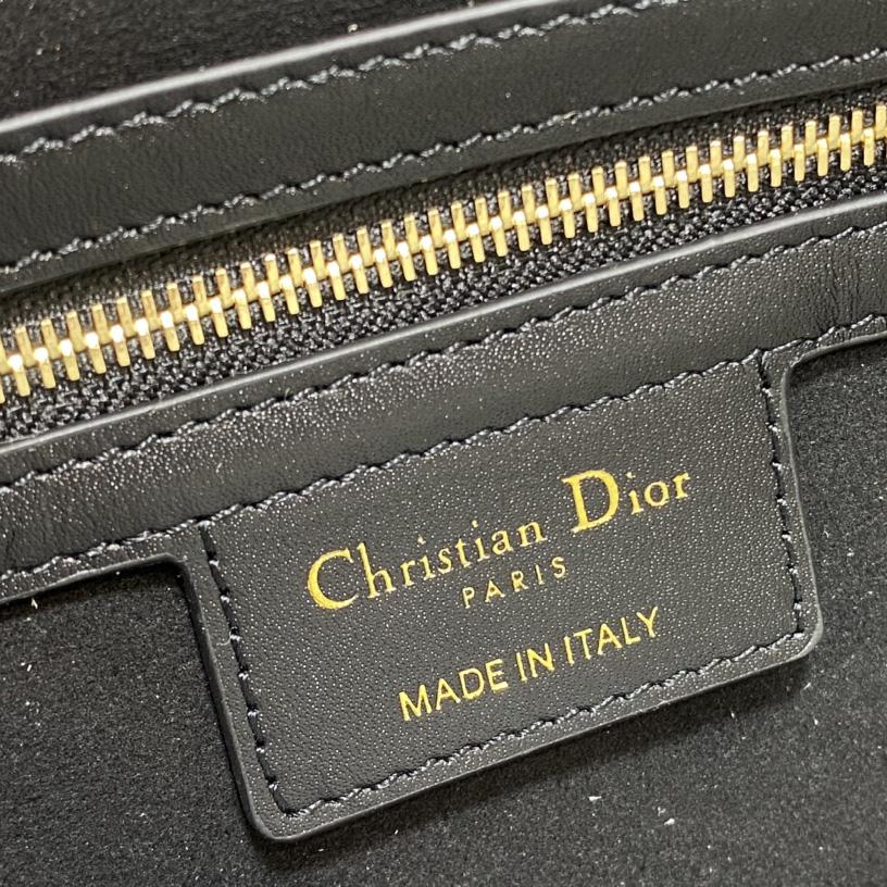 Dior 30 Montaigne Avenue Bag - DopestKickz