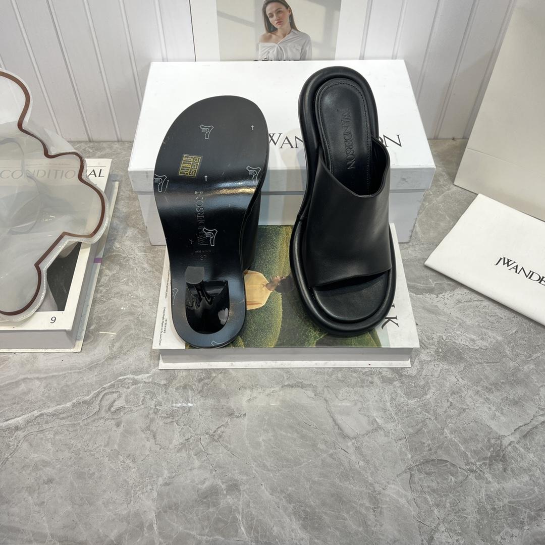 Jw Anderson Bumper-Tube Leather Mules - DopestKickz