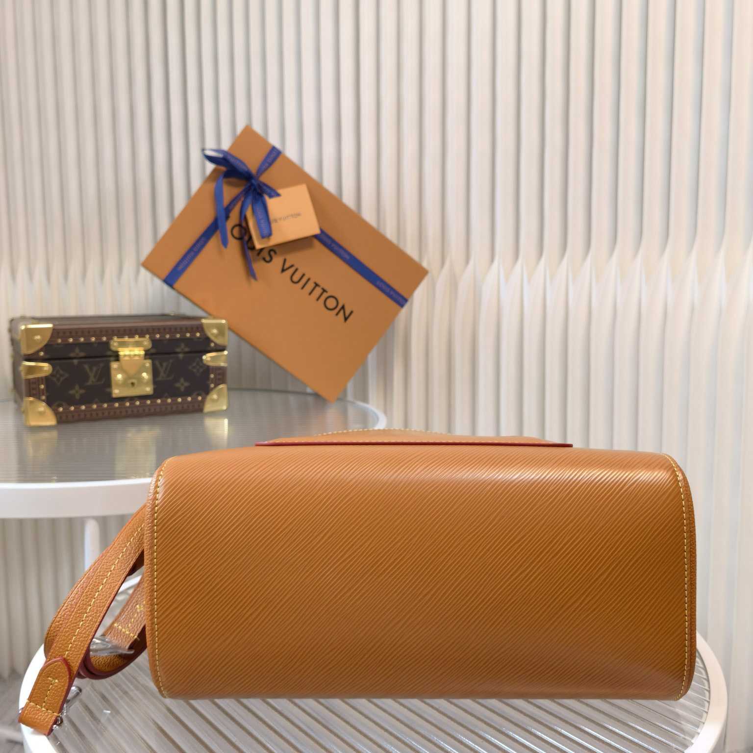 Louis Vuitton Marelle Tote MM    M59953 - DopestKickz