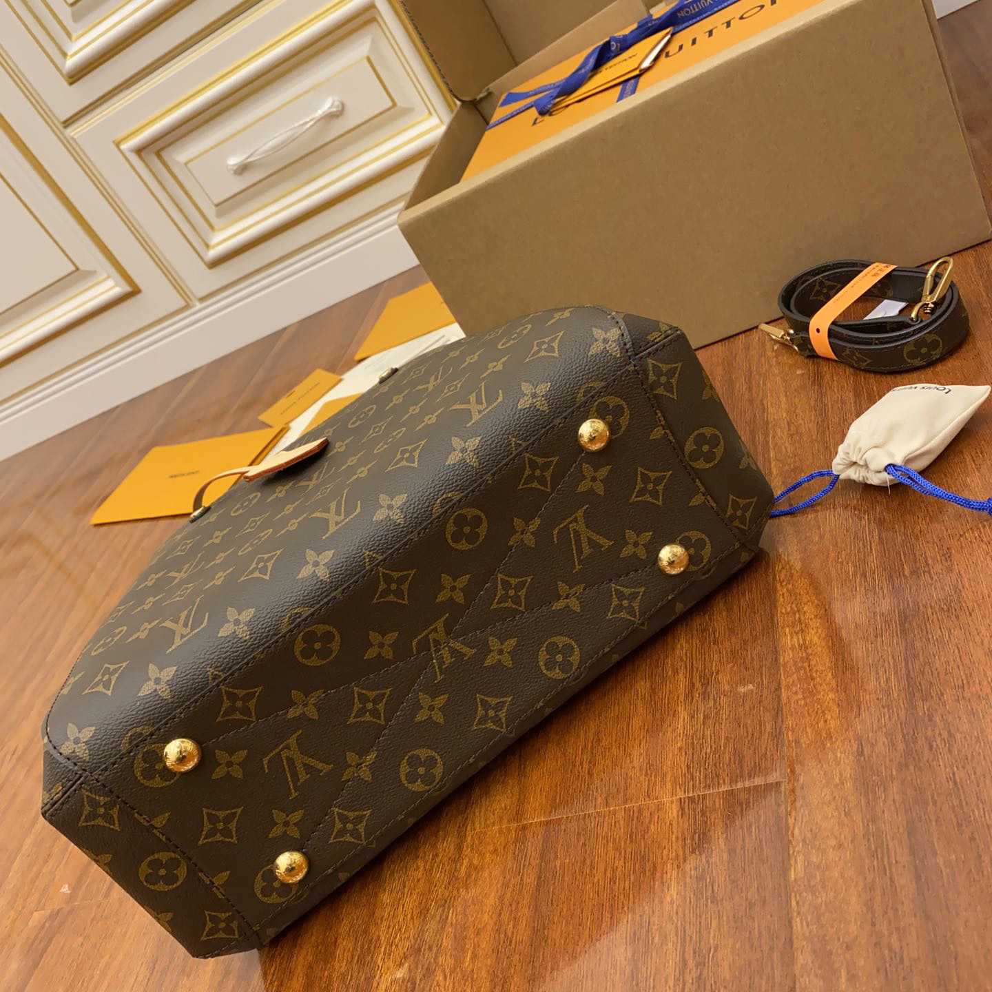 Louis Vuitton Montaigne MM    M41056 - DopestKickz