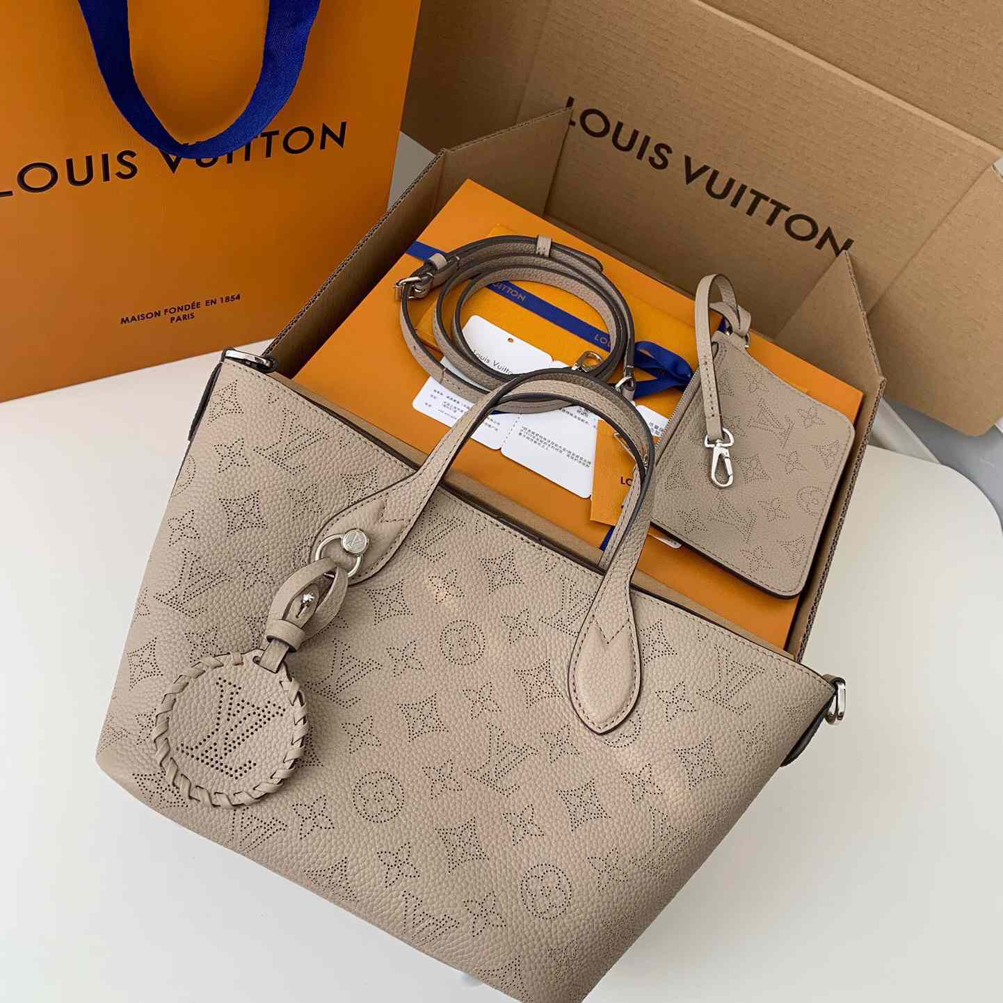 Louis Vuitton Blossom PM   M21849 - DopestKickz