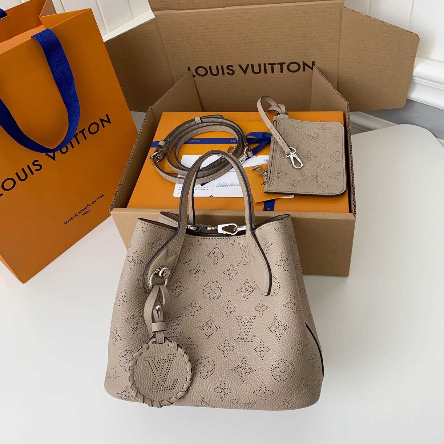 Louis Vuitton Blossom PM   M21849 - DopestKickz