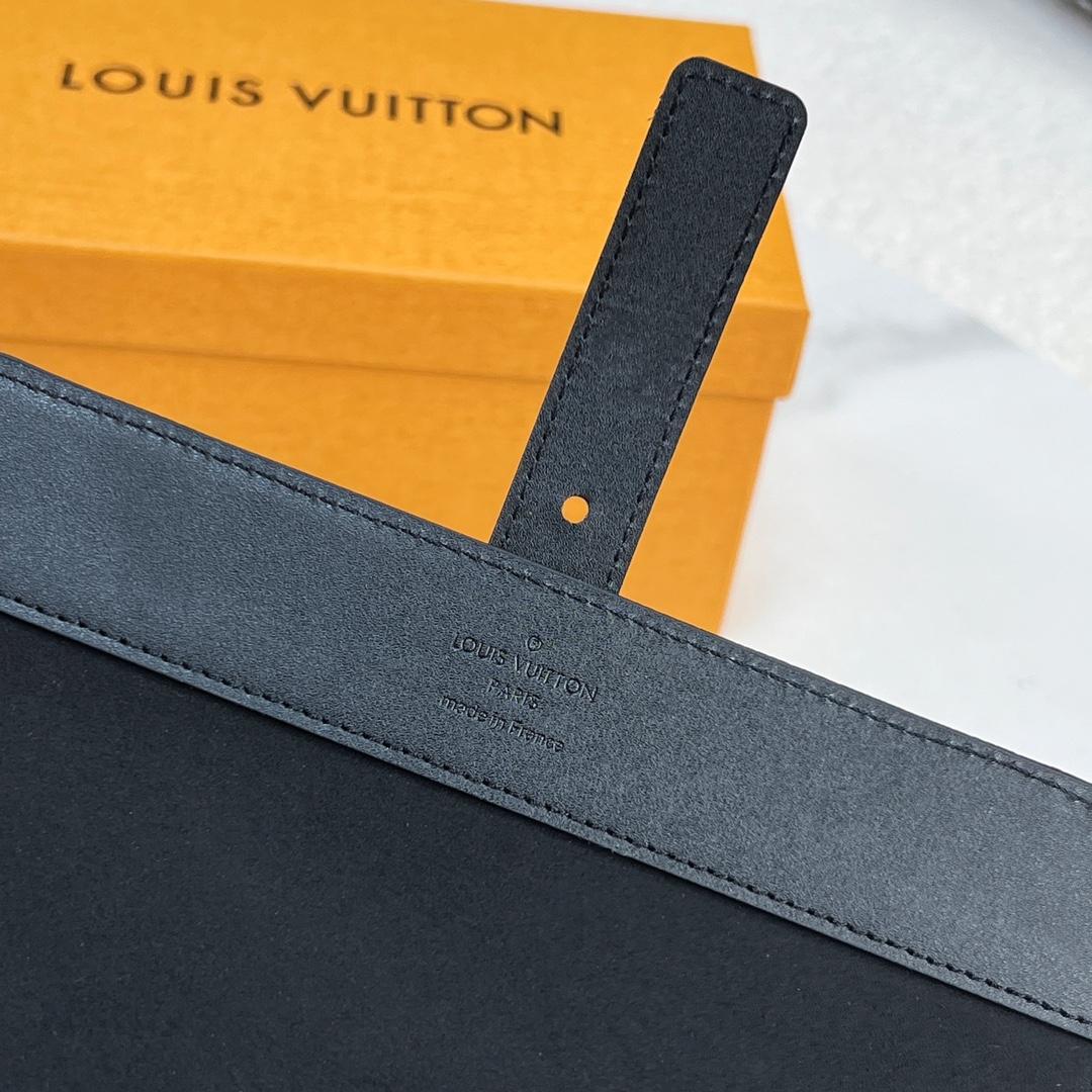 Louis Vuitton Etui 3 Montres    M10147 - DopestKickz