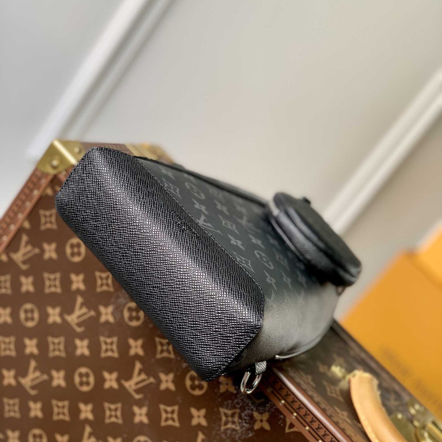 Louis Vuitton Duo Sling Bag(20-42-6cm)       M30936 - DopestKickz
