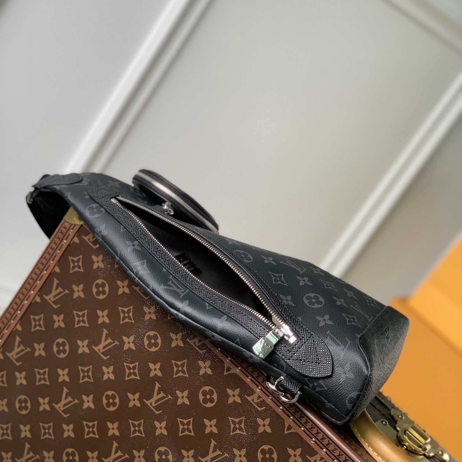 Louis Vuitton Duo Sling Bag(20-42-6cm)       M30936 - DopestKickz