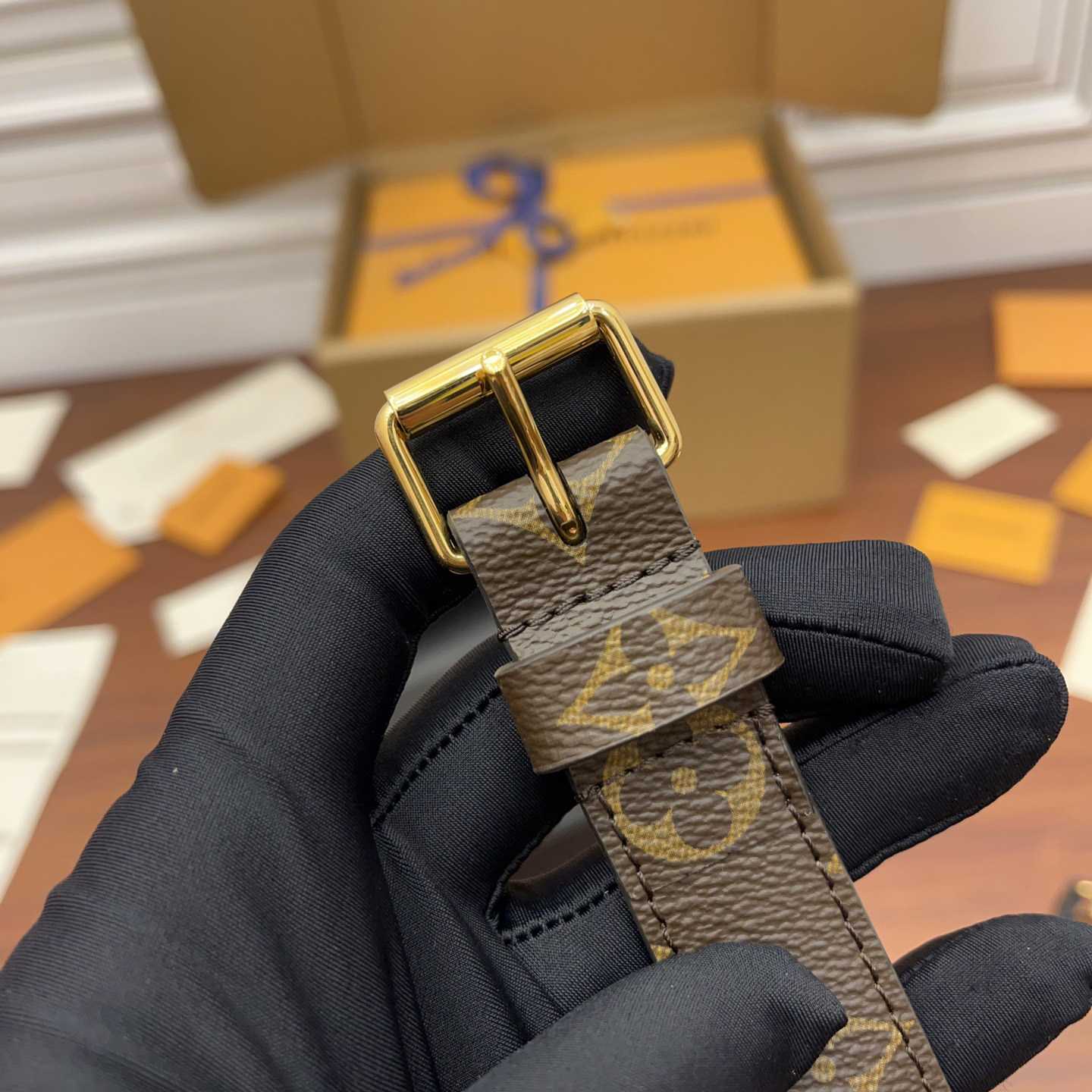 Louis Vuitton Swing Bag   M20393 - DopestKickz