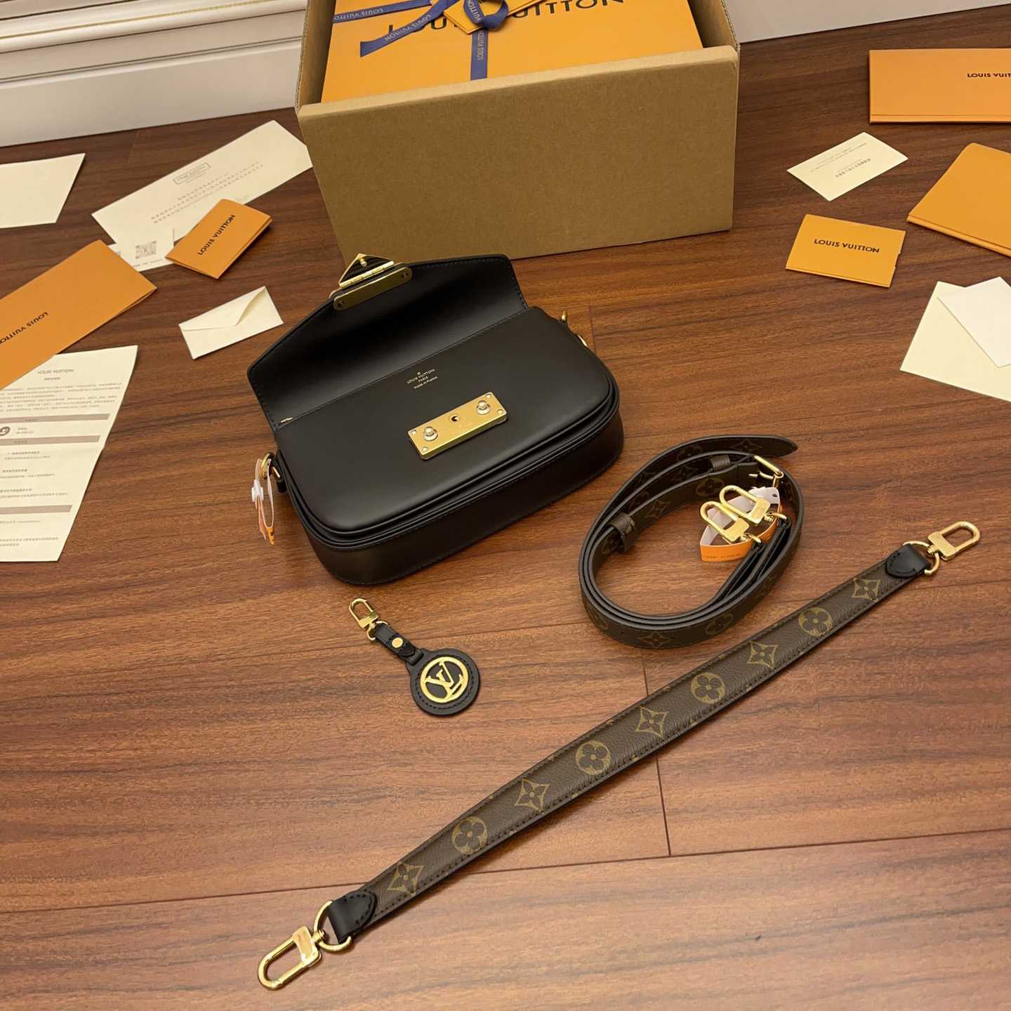 Louis Vuitton Swing Bag   M20393 - DopestKickz