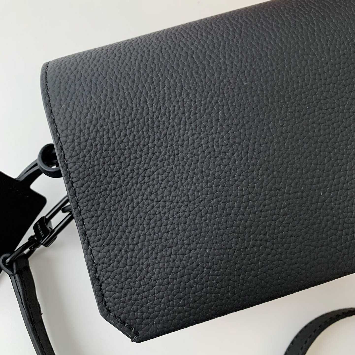 Louis Vuitton Fastline Wearable Wallet   M82085 - DopestKickz