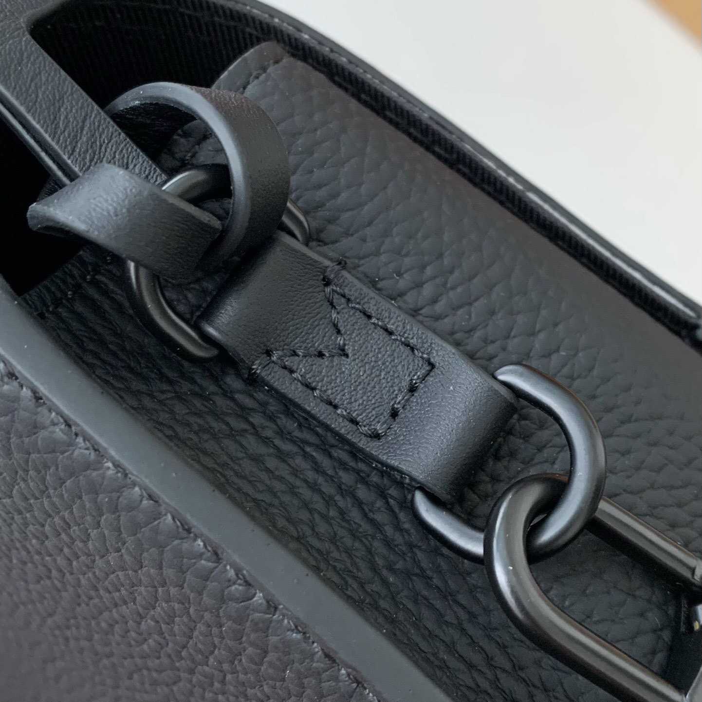 Louis Vuitton Fastline Wearable Wallet   M82085 - DopestKickz