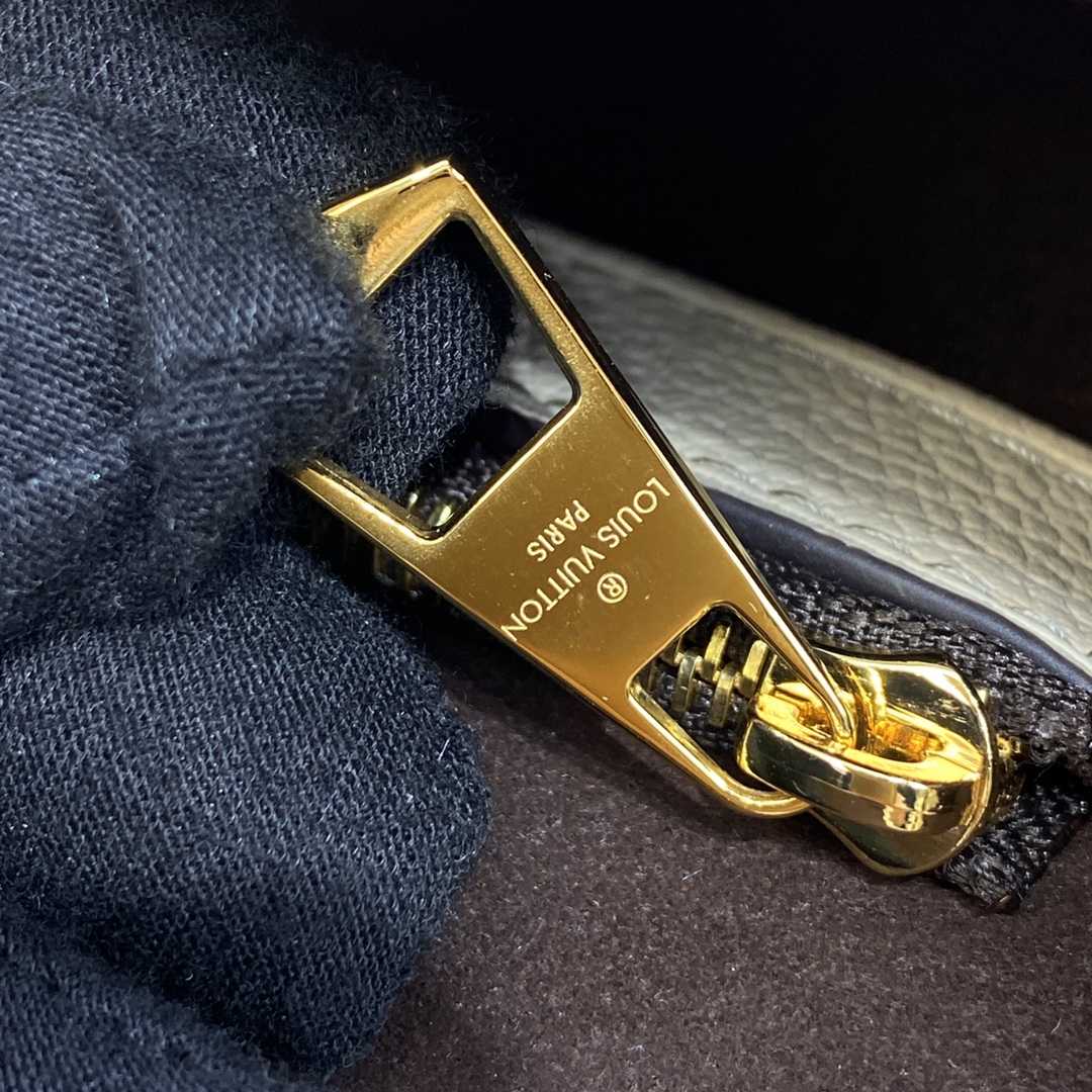 Louis Vuitton Diane (23 x 16 x 8.5cm)   M46388 - DopestKickz