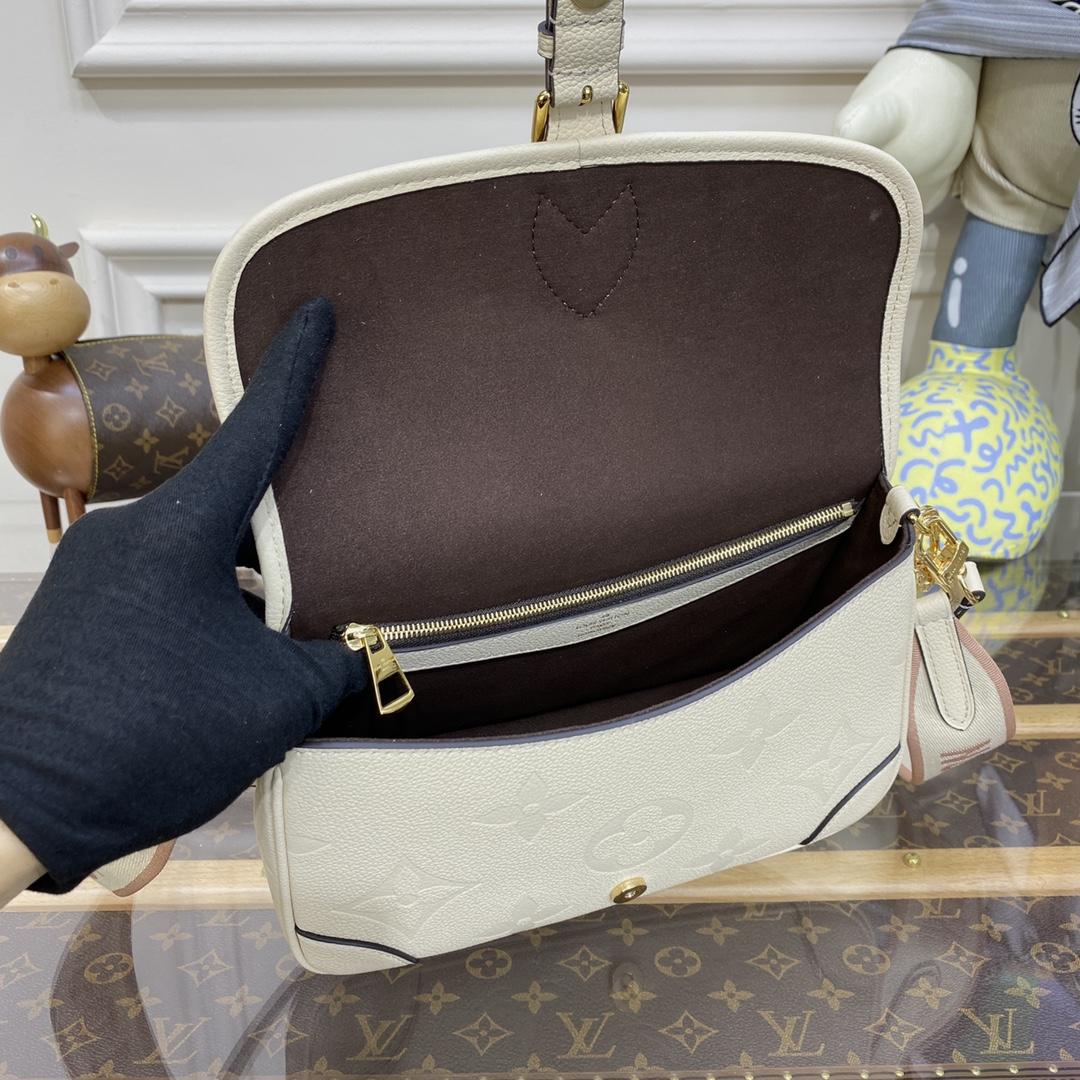 Louis Vuitton Diane (23 x 16 x 8.5cm)   M46388 - DopestKickz