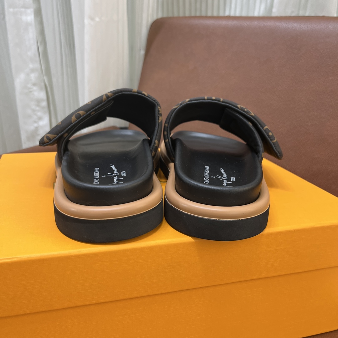 Louis Vuitton LV x YK Pool Pillow Flat Comfort Mule   1ABD8Y - DopestKickz