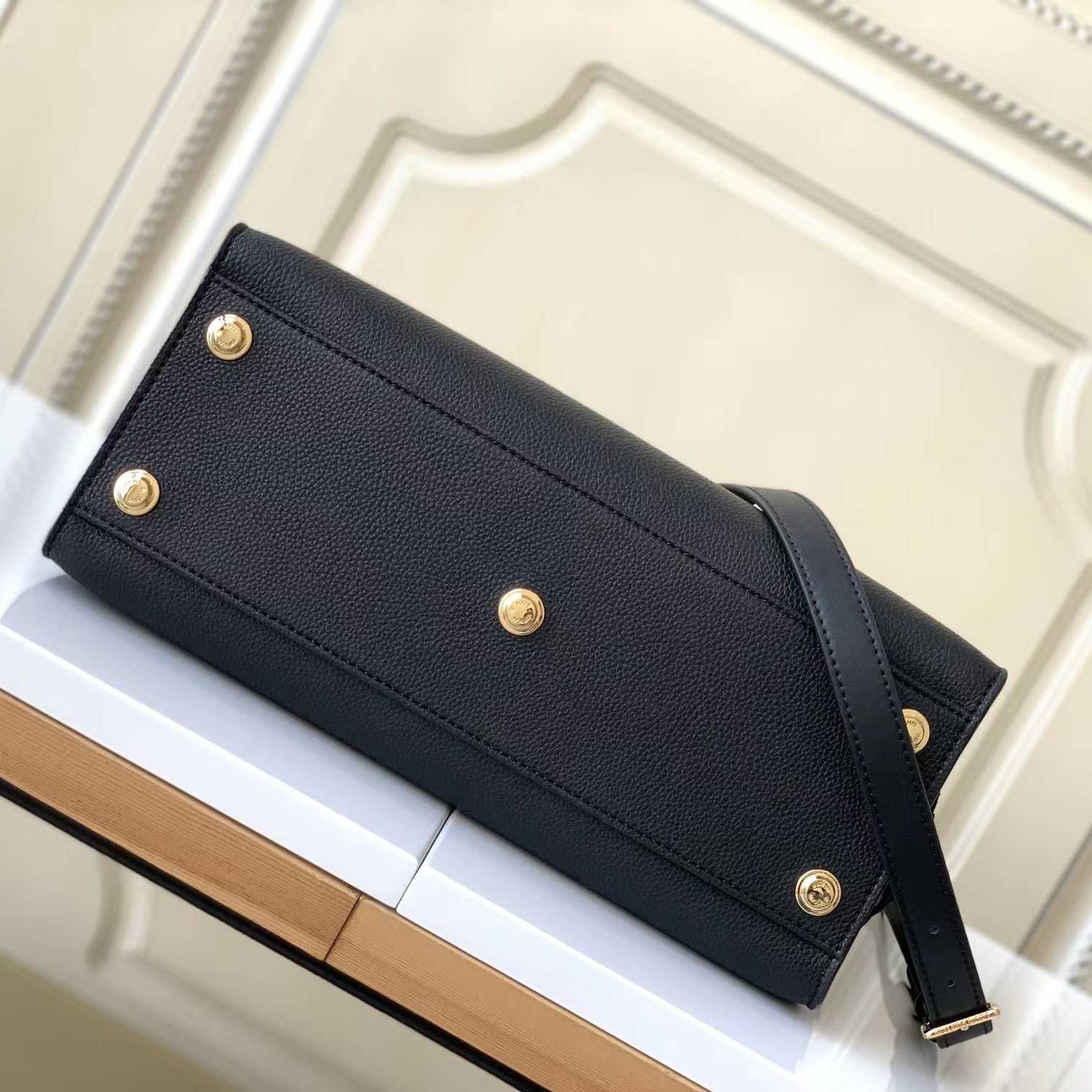 Louis Vuitton On My Side MM   M53826 - DopestKickz