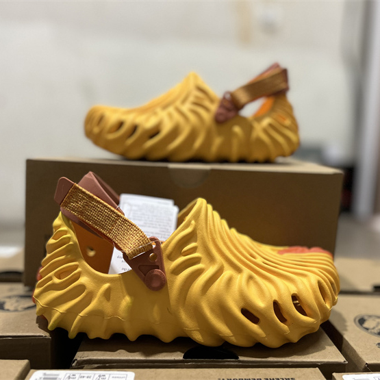 Salehe Bembury x CrocsPollex Clog - DopestKickz