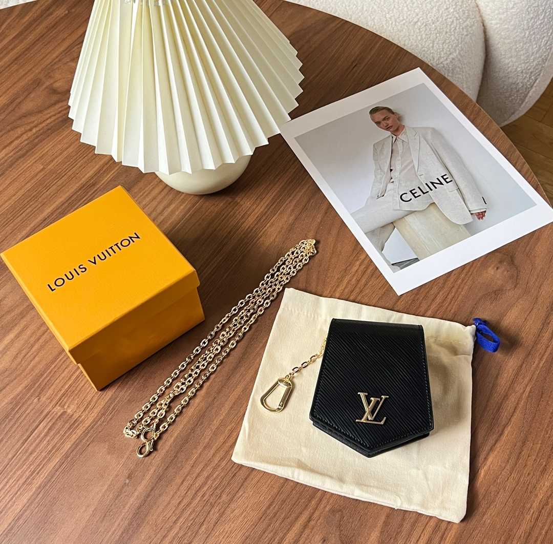 Louis Vuitton Key Bell XL   M22368 - DopestKickz