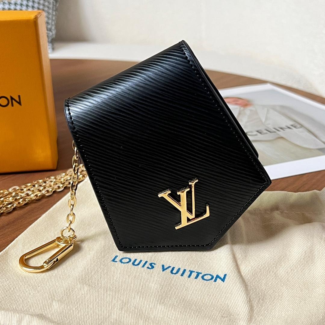 Louis Vuitton Key Bell XL   M22368 - DopestKickz