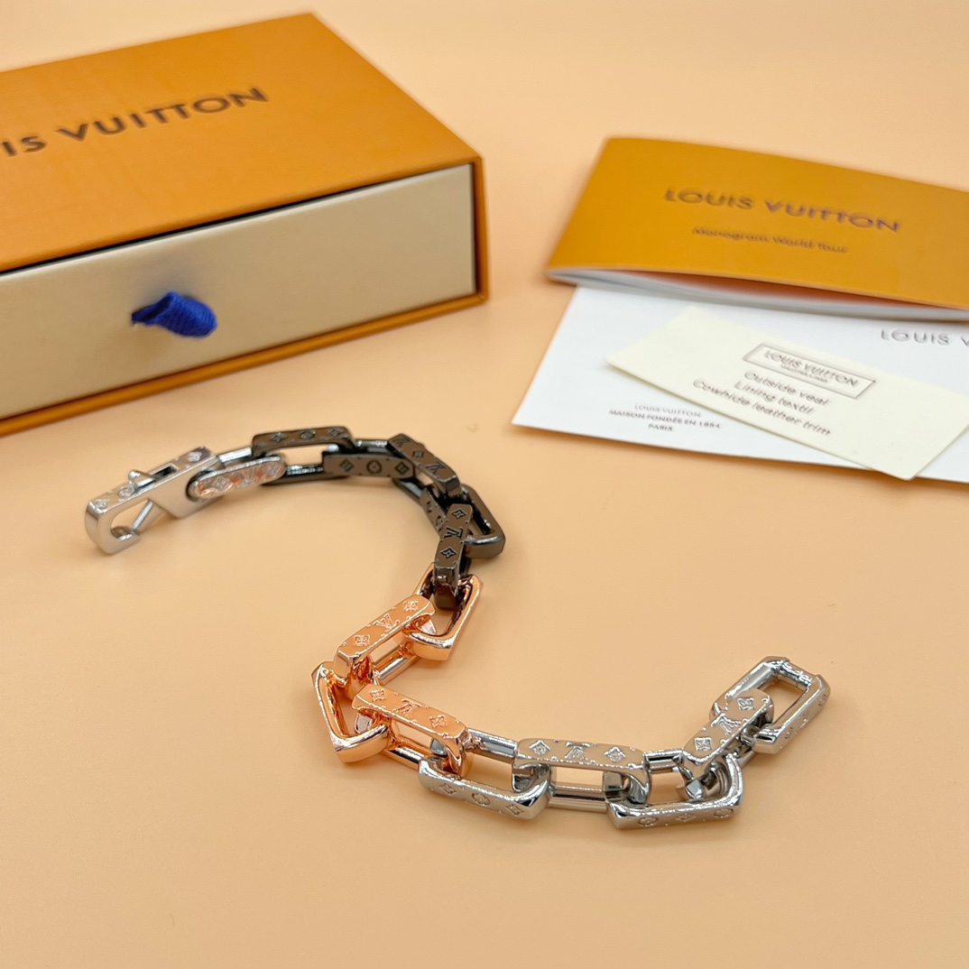 Louis Vuitton Monogram Chain Bracelet    M0998L - DopestKickz