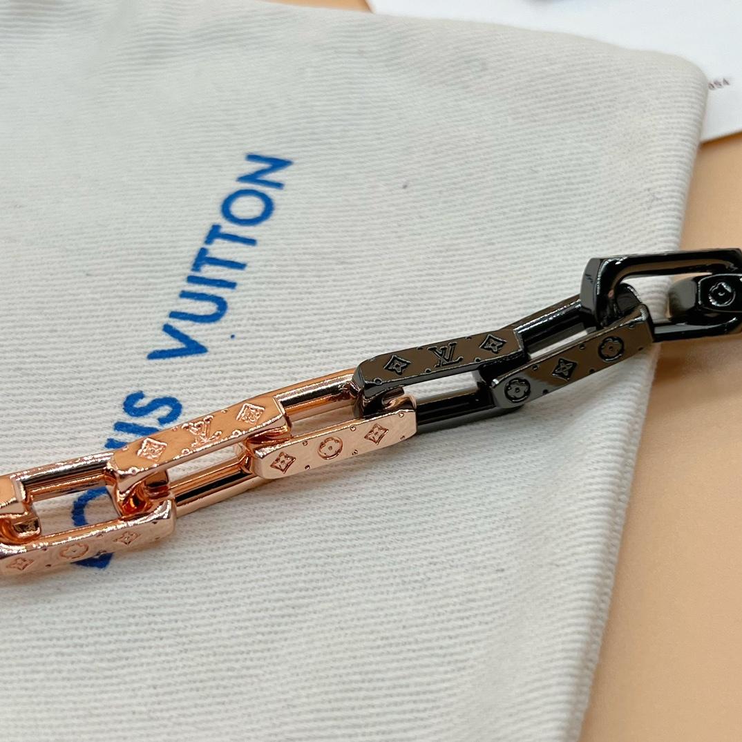Louis Vuitton Monogram Chain Bracelet    M0998L - DopestKickz