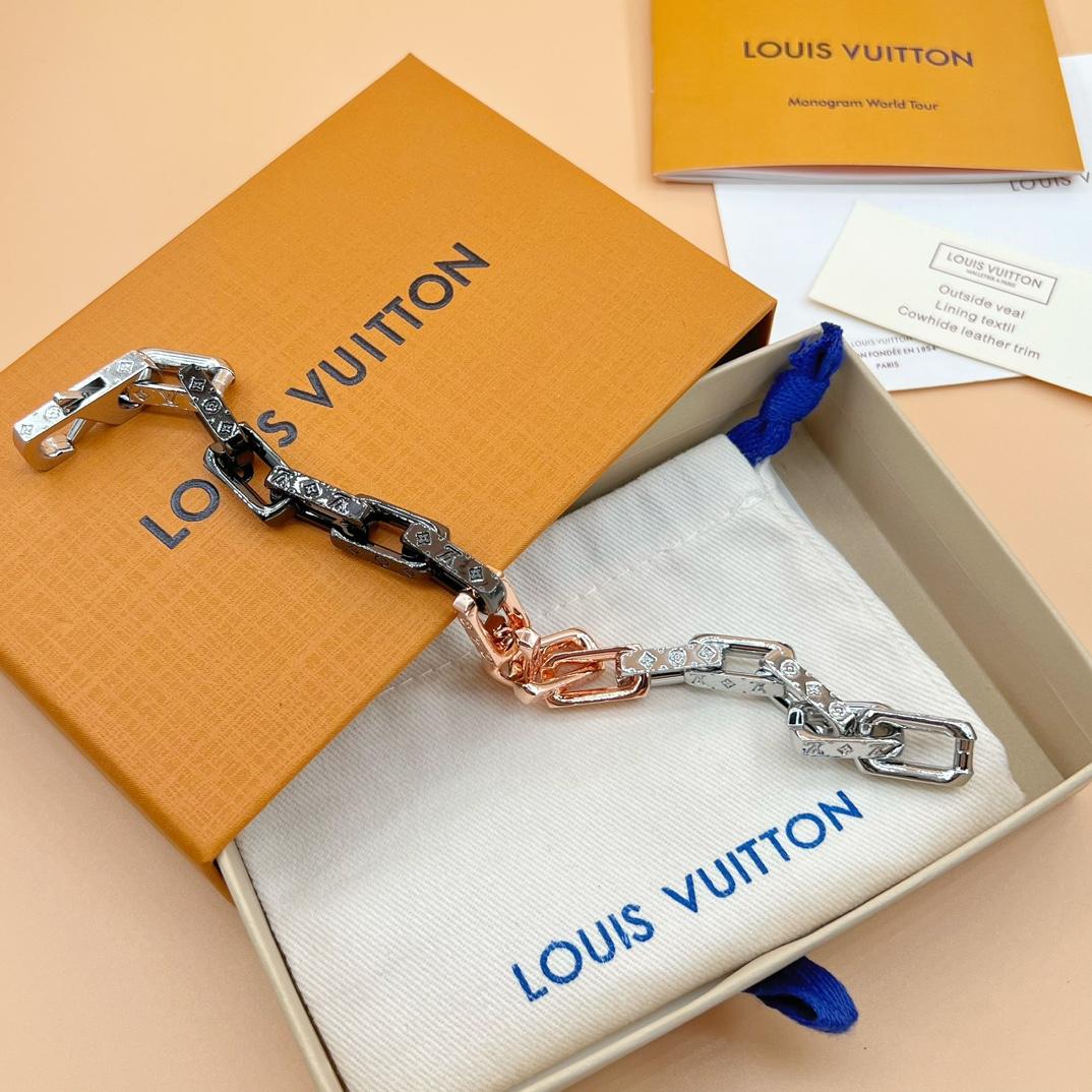Louis Vuitton Monogram Chain Bracelet    M0998L - DopestKickz
