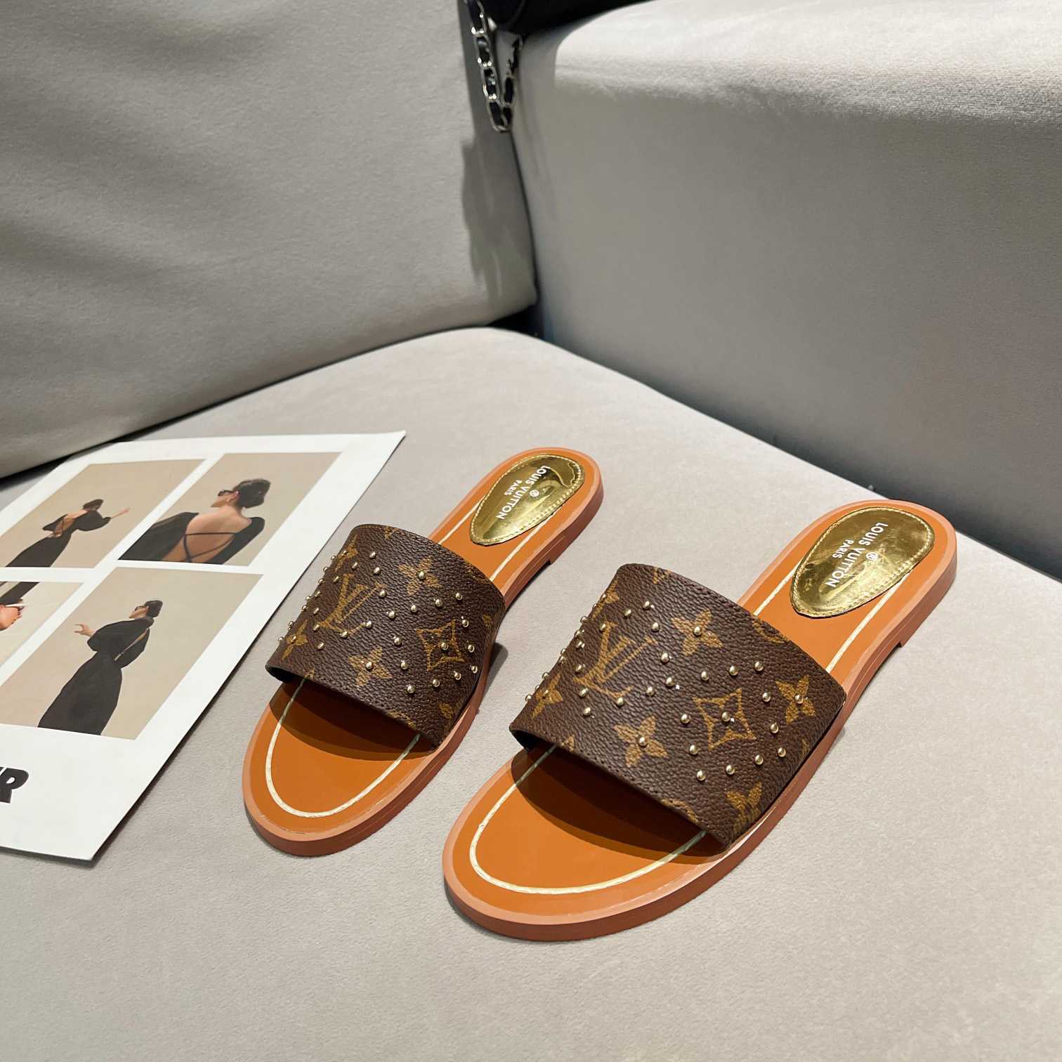 Louis Vuitton Lock It Flat Mule       1AAZYR - DopestKickz