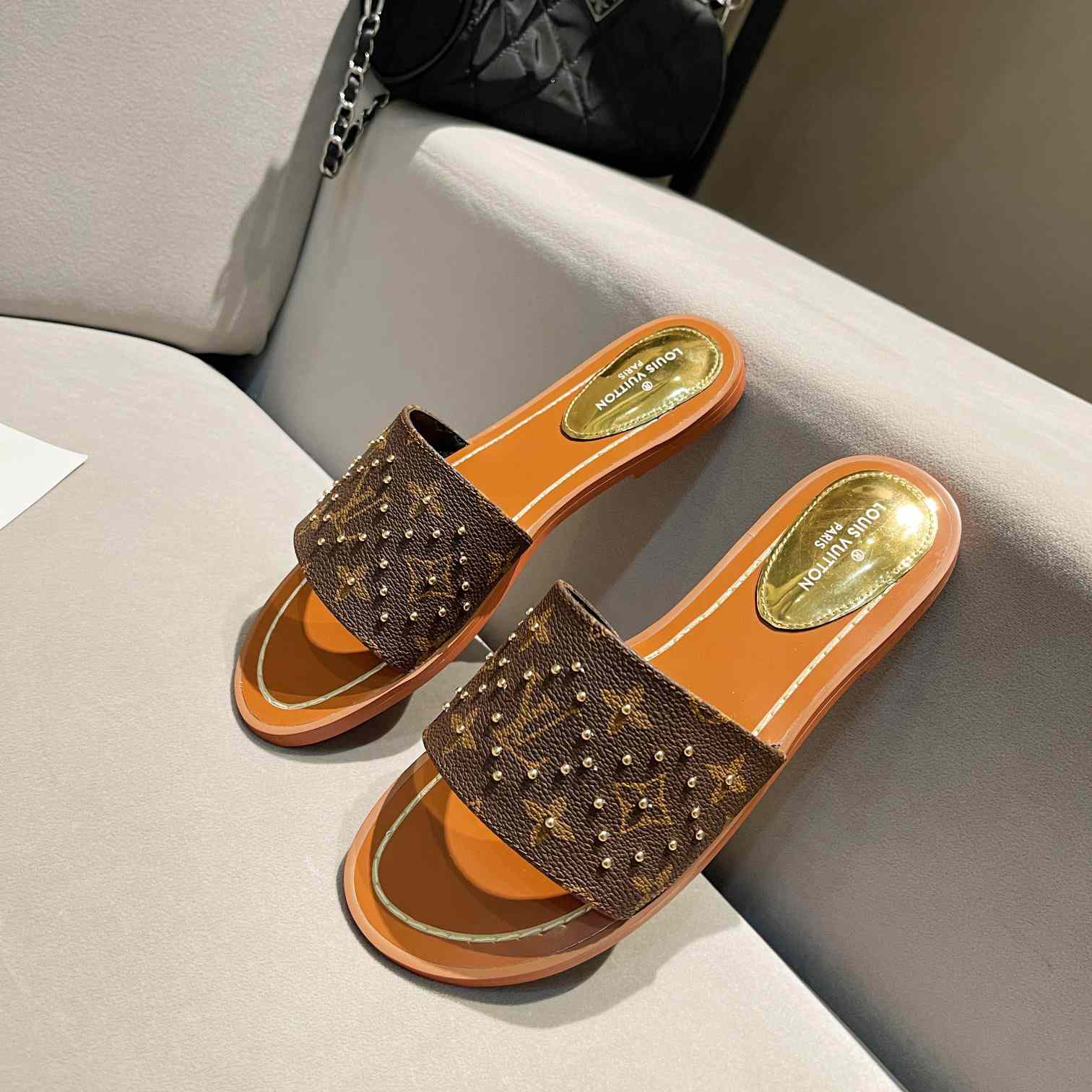 Louis Vuitton Lock It Flat Mule       1AAZYR - DopestKickz