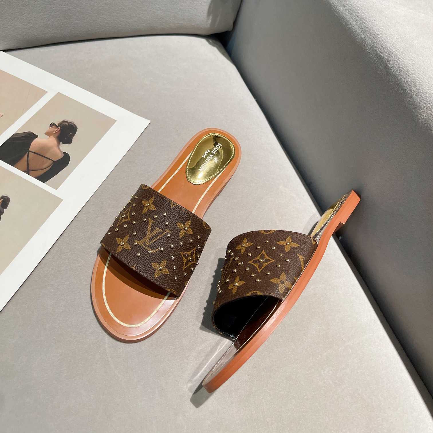 Louis Vuitton Lock It Flat Mule       1AAZYR - DopestKickz