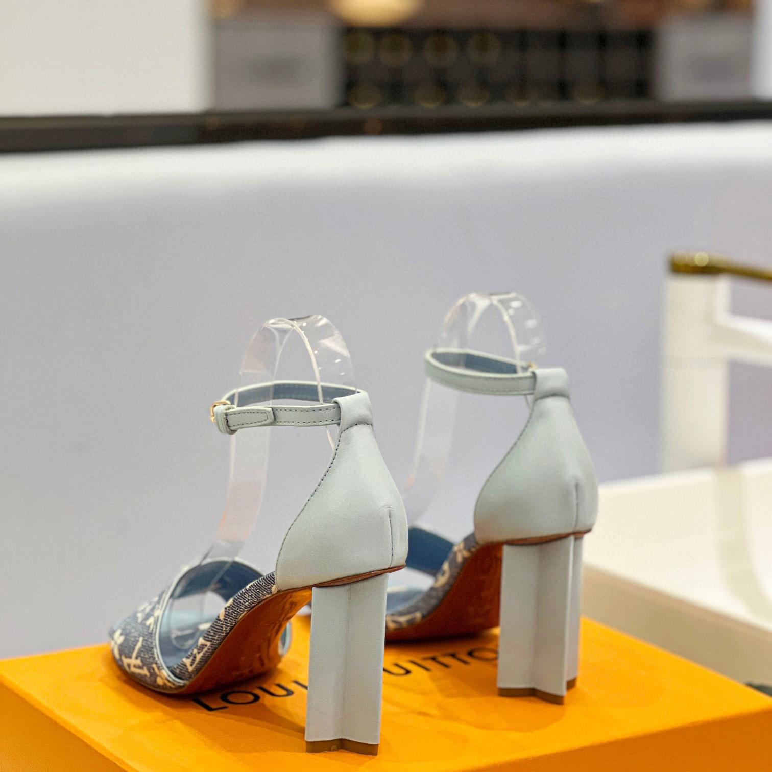 Louis Vuitton Silhouette Sandal     1AAZT5 - DopestKickz