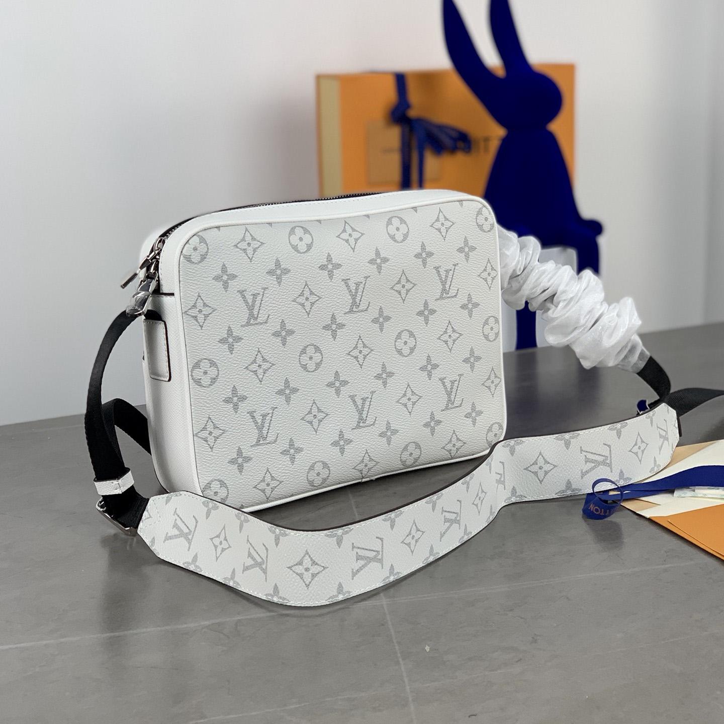  Louis Vuitton Outdoor Messenger(29.5-20-10.5cm)   M30243 - DopestKickz