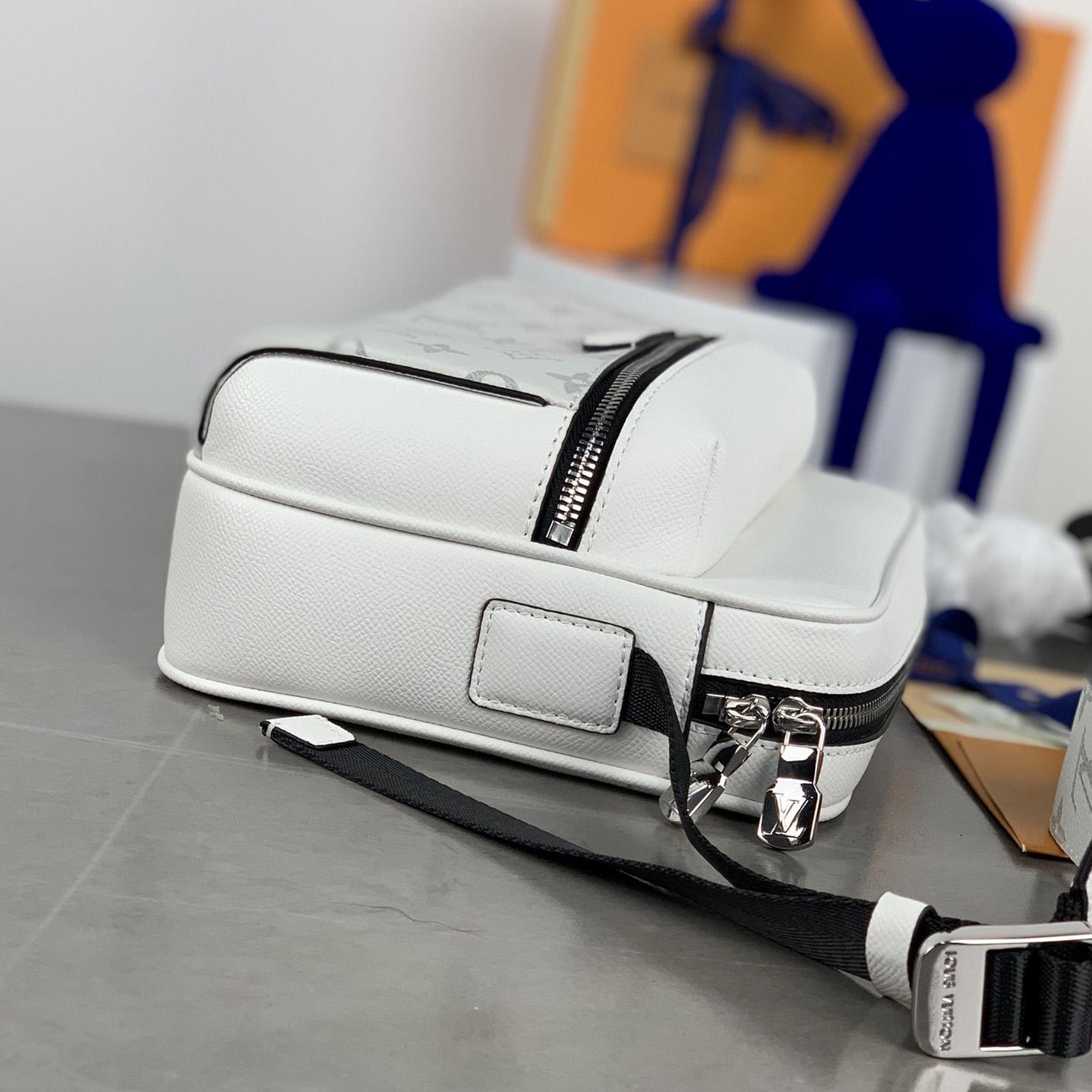  Louis Vuitton Outdoor Messenger(29.5-20-10.5cm)   M30243 - DopestKickz