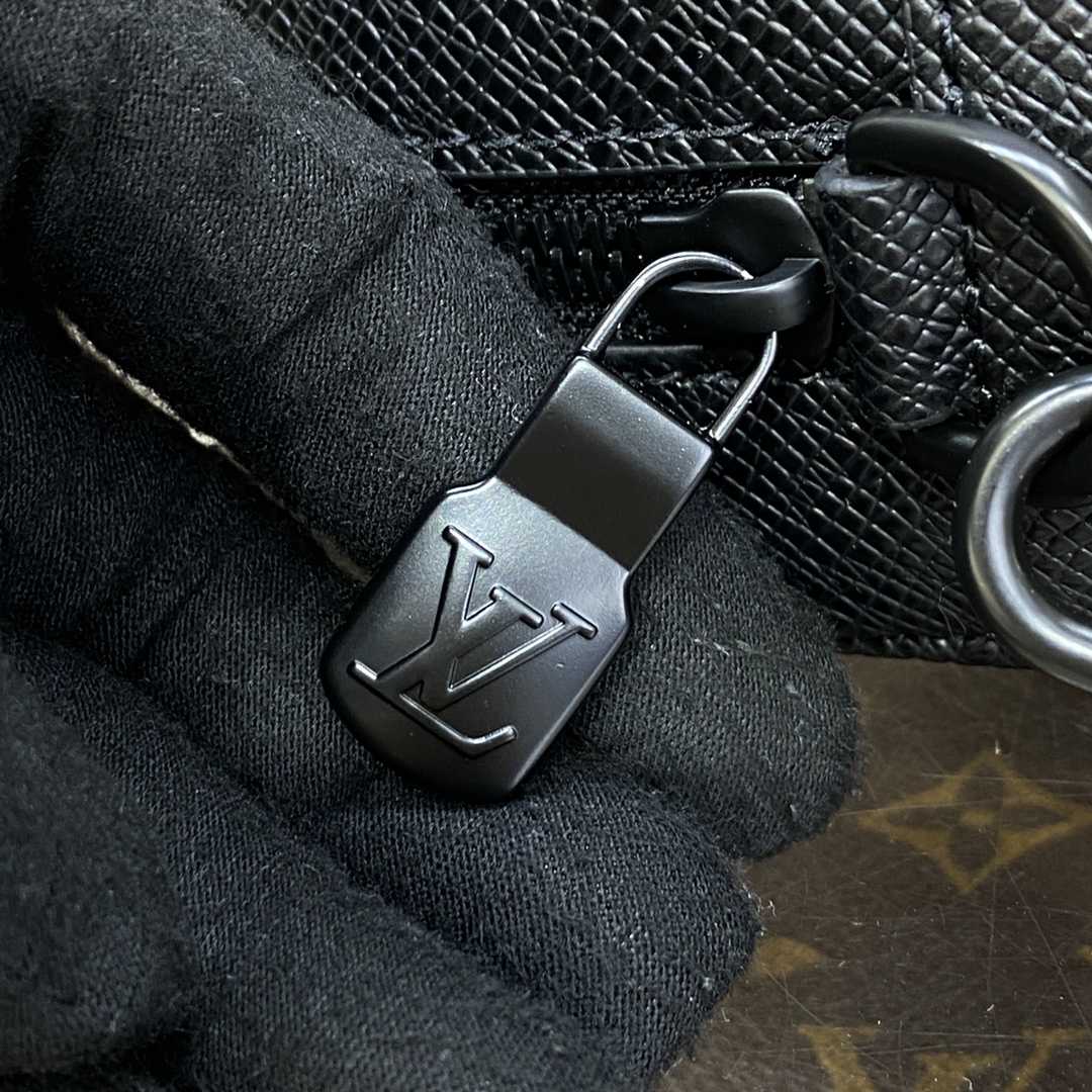 Louis Vuitton Pochette Kasai(25*15.5 *6.5cm)   M82078 - DopestKickz