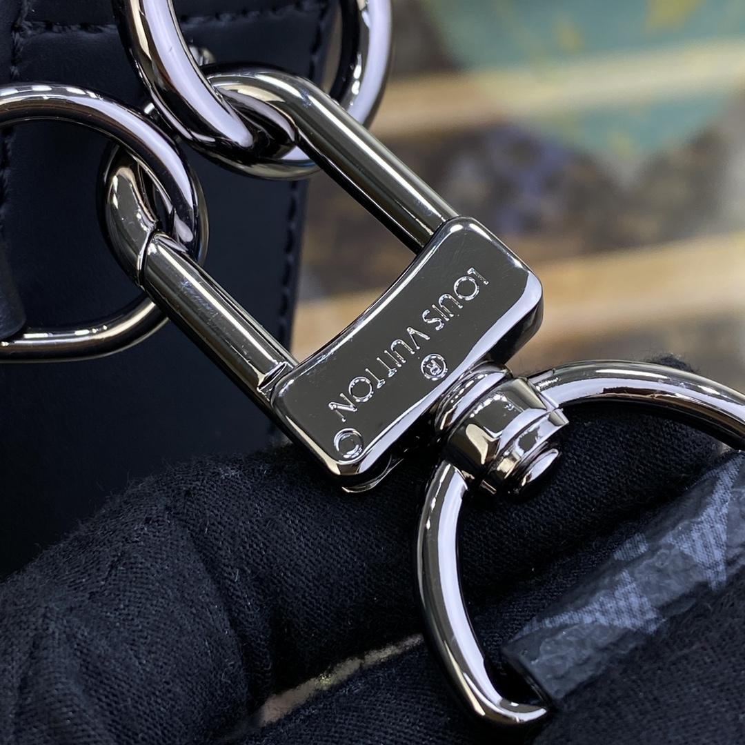 Louis Vuitton LV x YK Trio Messenger (25 x 18.5 x 7cm)   M46435 - DopestKickz