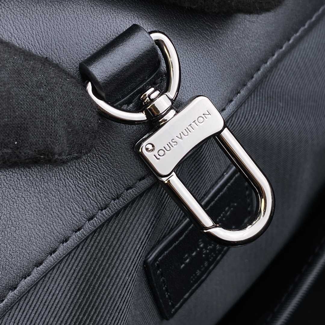 Louis Vuitton Sac Plat 24H (44 x 33 x 18cm) M46451 - DopestKickz