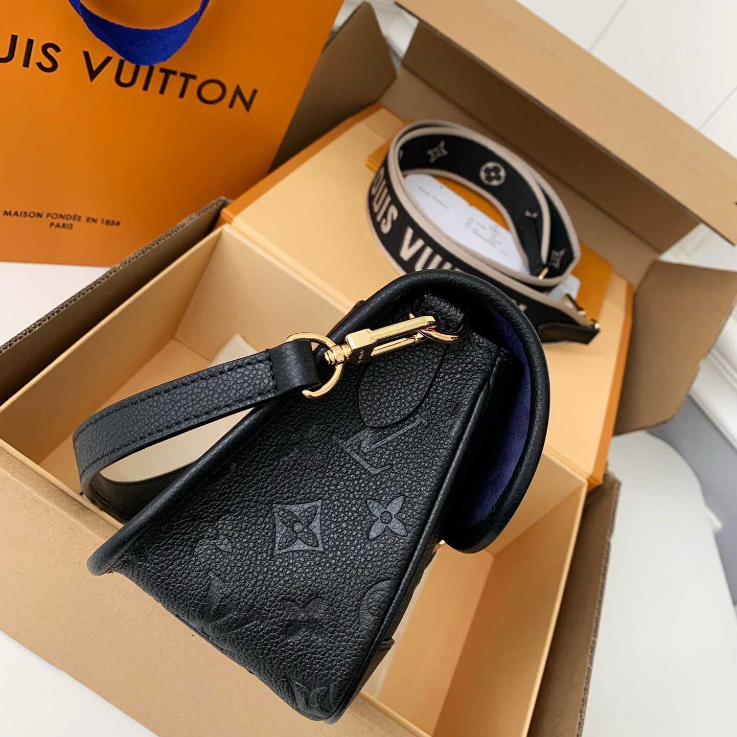 Louis Vuitton Diane (23 x 16 x 8.5cm)  M46386 - DopestKickz