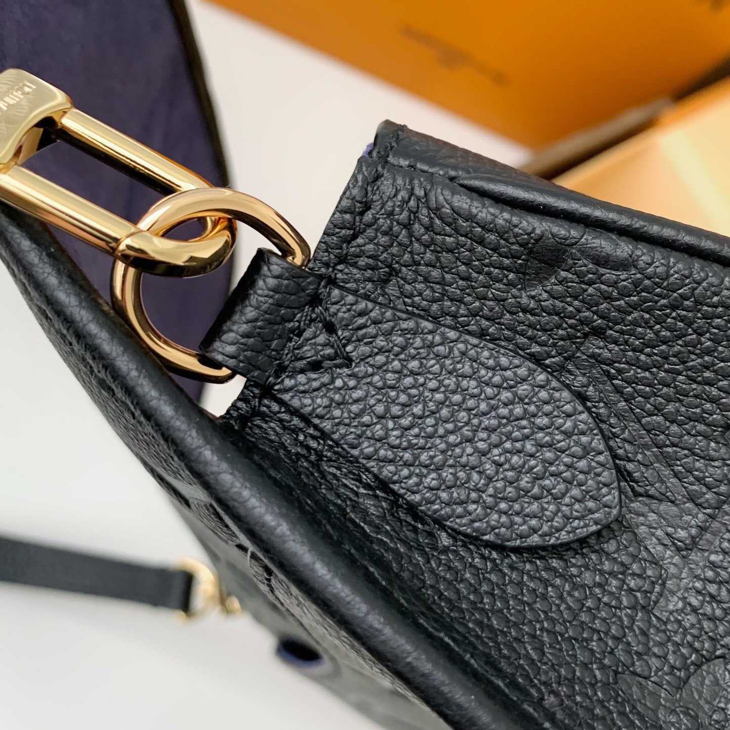 Louis Vuitton Diane (23 x 16 x 8.5cm)  M46386 - DopestKickz