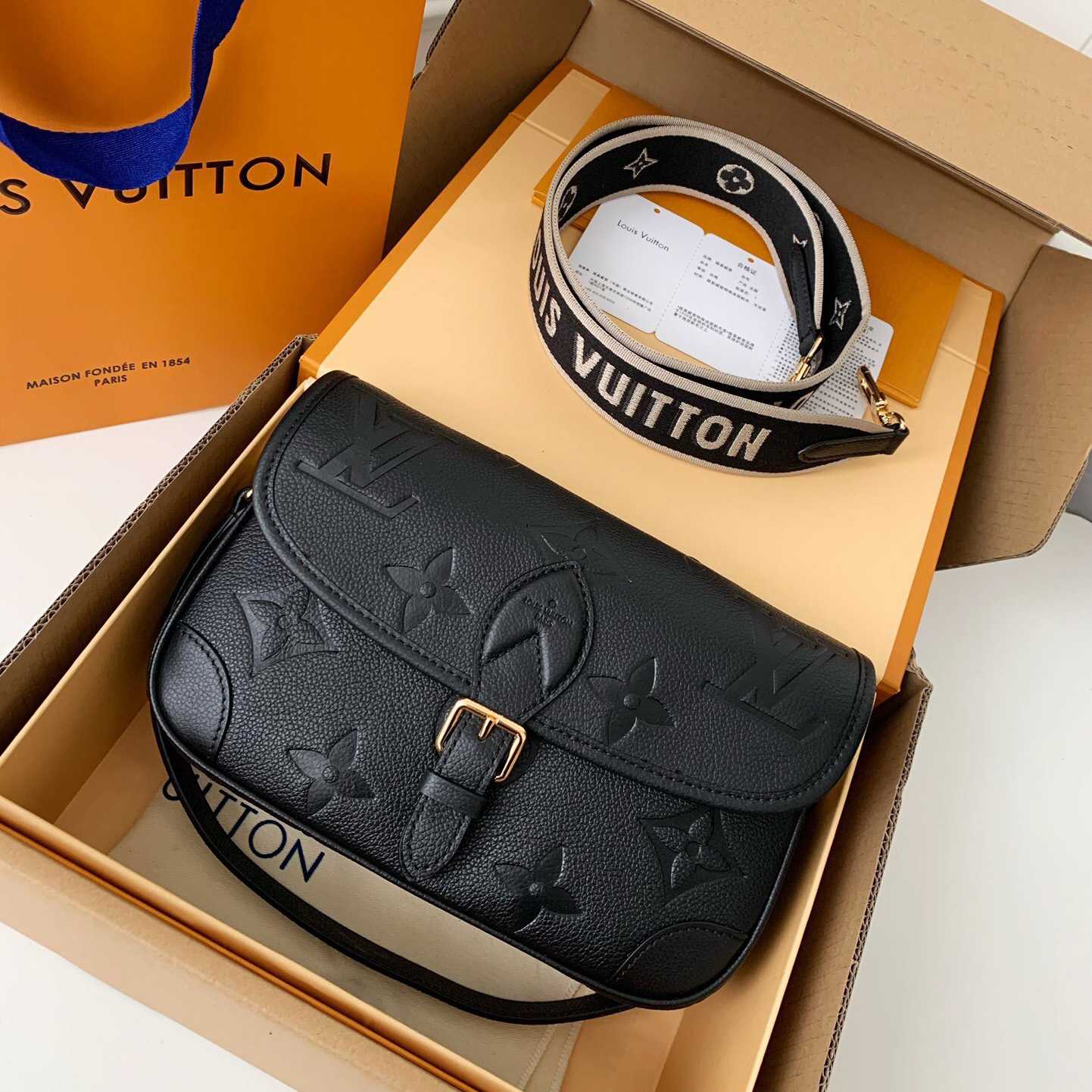 Louis Vuitton Diane (23 x 16 x 8.5cm)  M46386 - DopestKickz