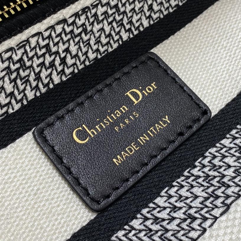 Dior Medium Lady D-lite Bag - DopestKickz