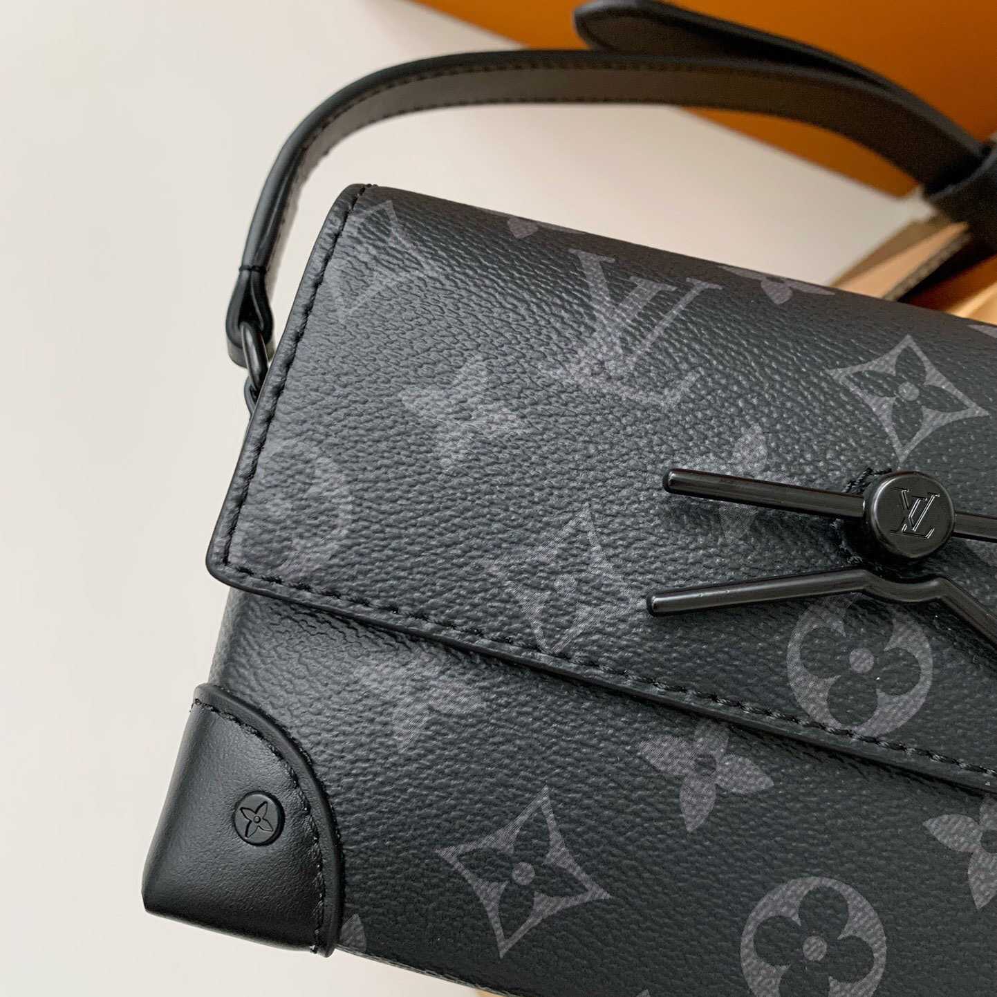 Louis Vuitton Steamer Wearable Wallet   M81783 - DopestKickz