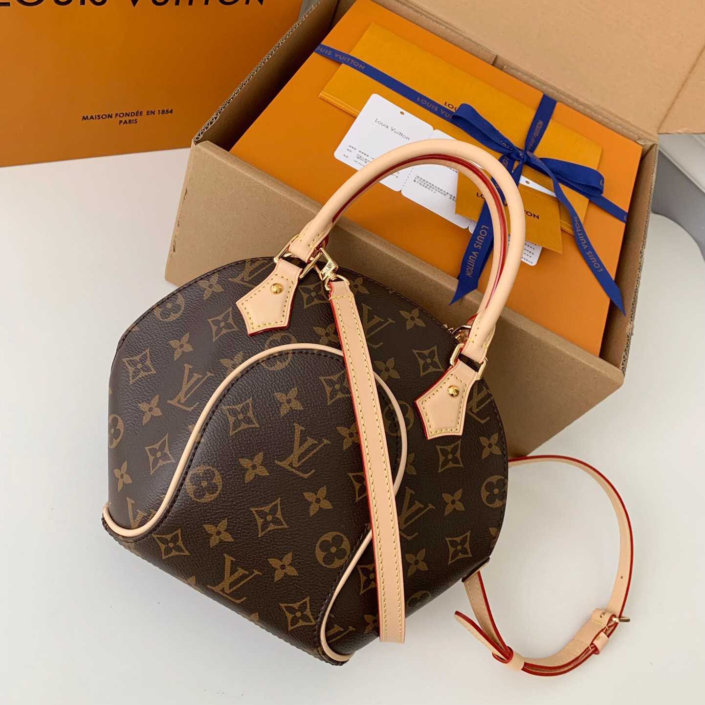 Louis Vuitton Ellipse PM Monogram  (28*21*8cm)   M46196 - DopestKickz