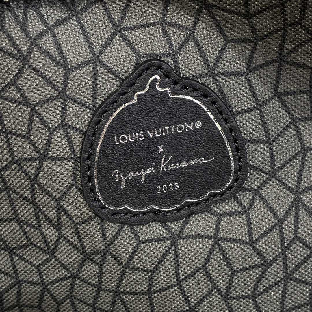 Louis Vuitton LV x YK Discovery Backpack (30*40*20cm)    M46440 - DopestKickz