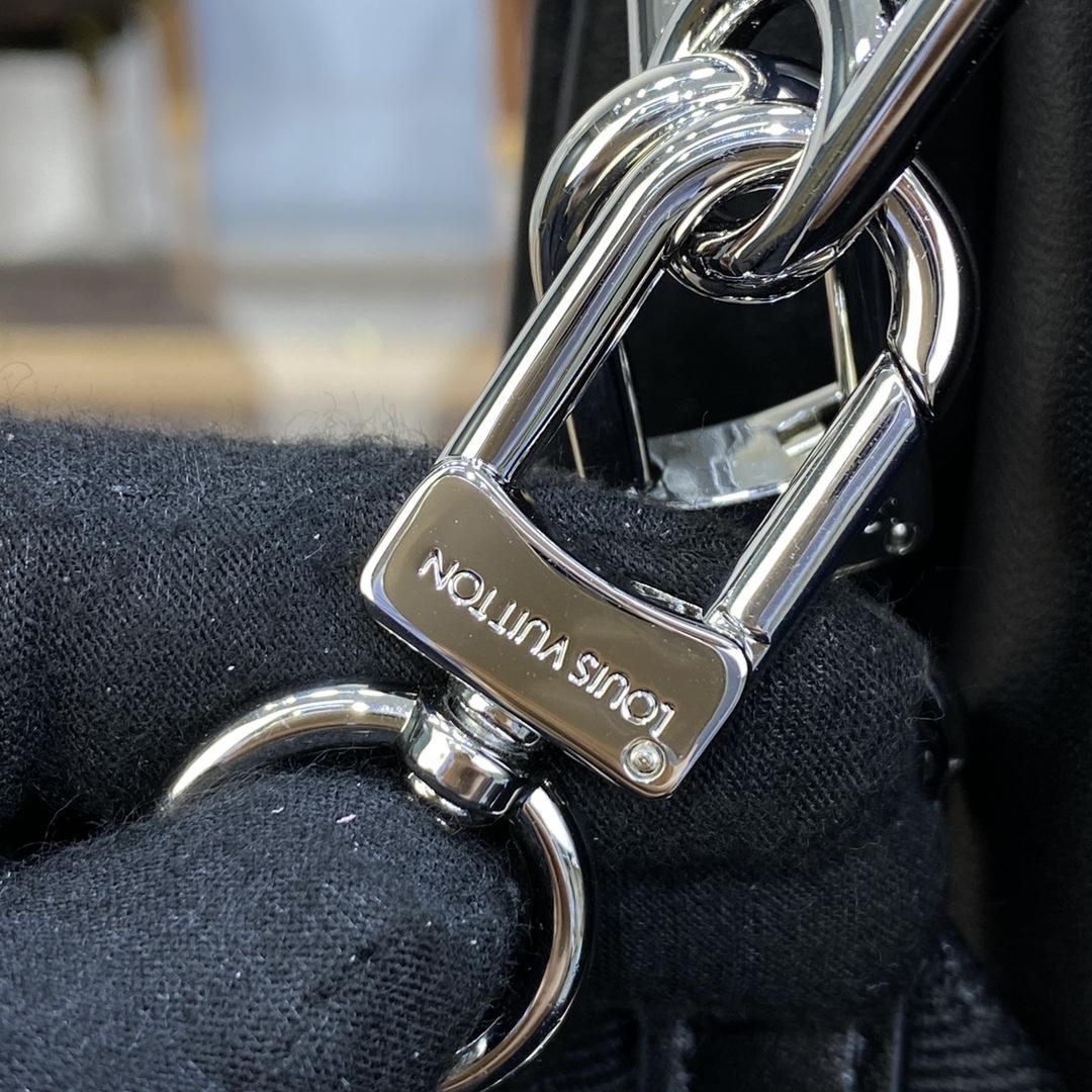 Louis Vuitton Coussin BB(26 x 20 x 12cm) M22429 - DopestKickz