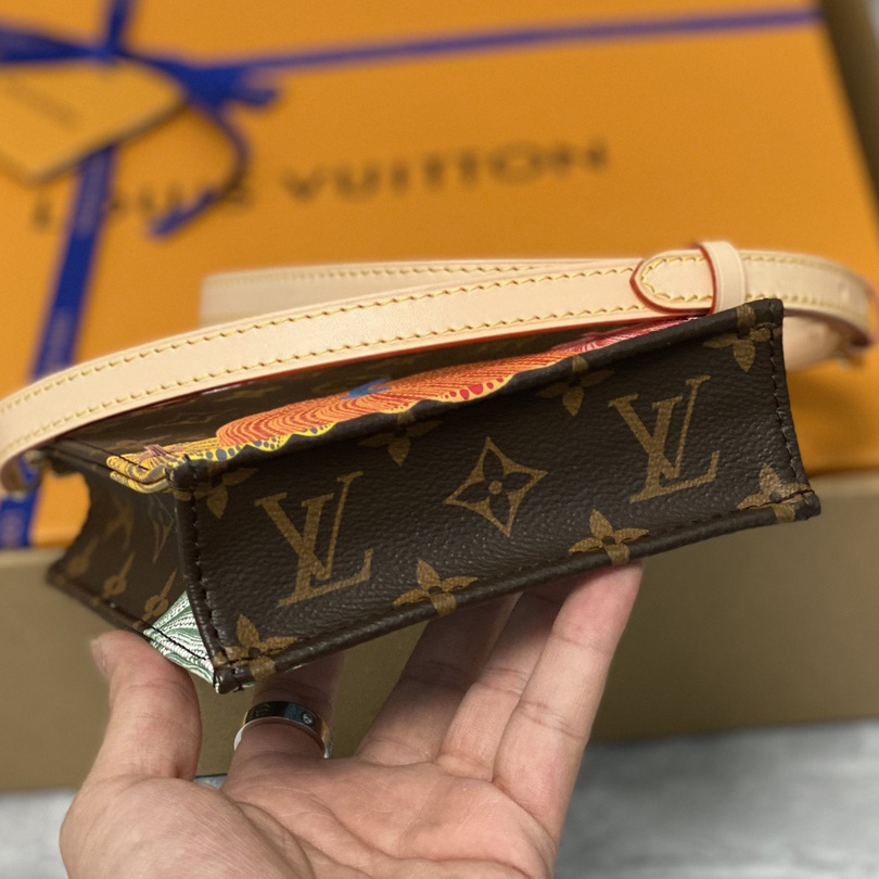 Louis Vuitton LV x YK Petit Sac Plat (14 x 17 x 5 cm)  M82112 - DopestKickz