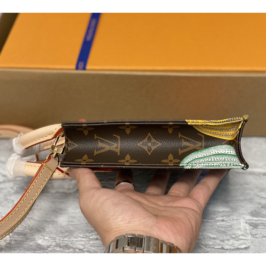 Louis Vuitton LV x YK Petit Sac Plat (14 x 17 x 5 cm)  M82112 - DopestKickz