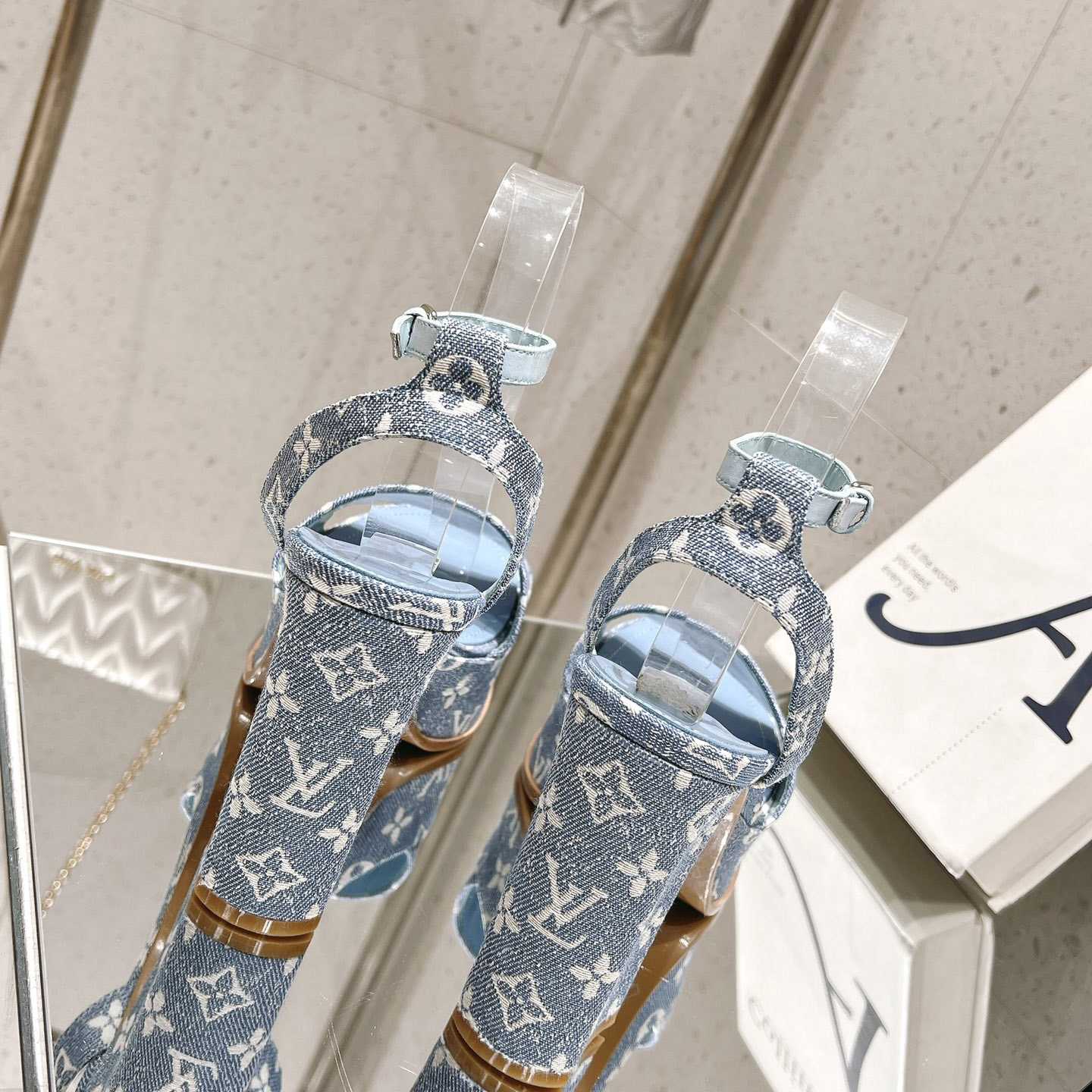 Louis Vuitton Fame Platform Sandal   1AAZC0 - DopestKickz