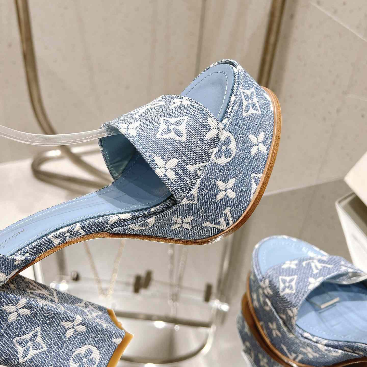 Louis Vuitton Fame Platform Sandal   1AAZC0 - DopestKickz