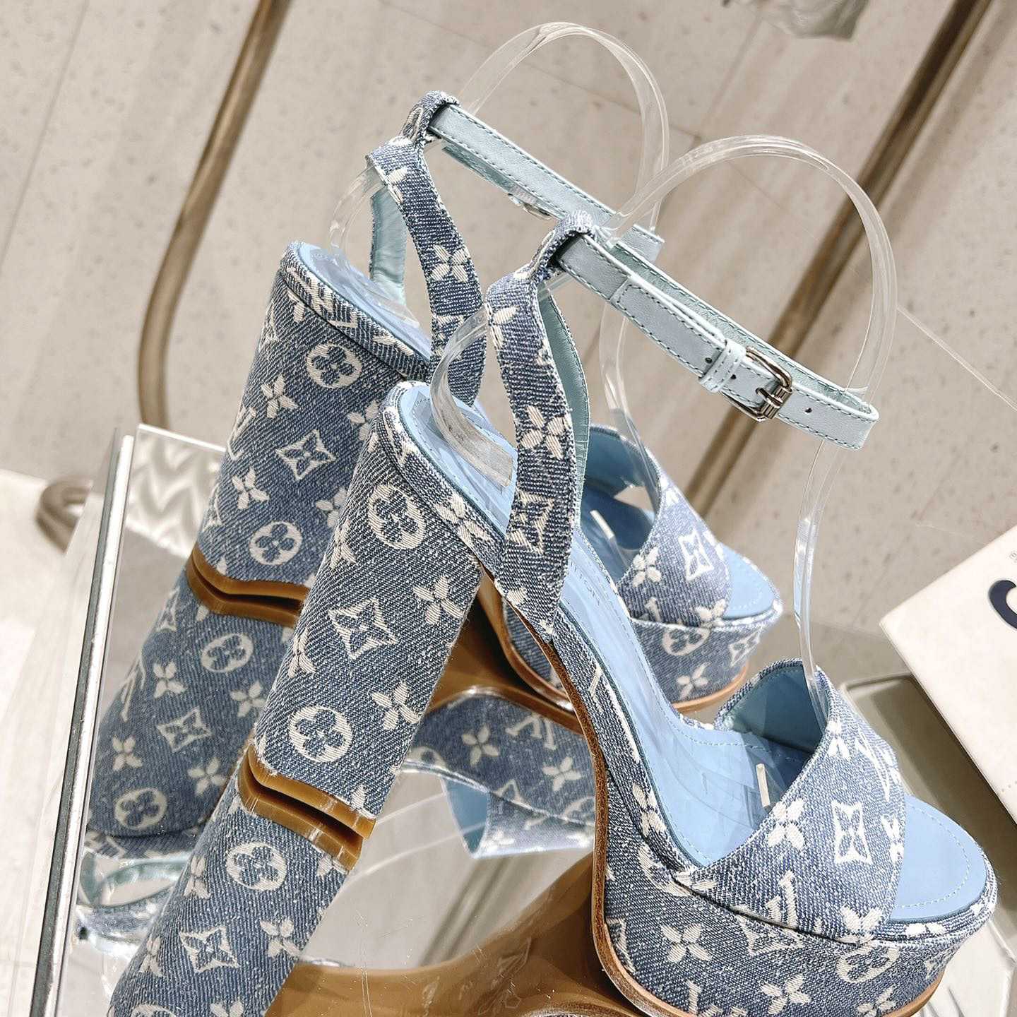 Louis Vuitton Fame Platform Sandal   1AAZC0 - DopestKickz