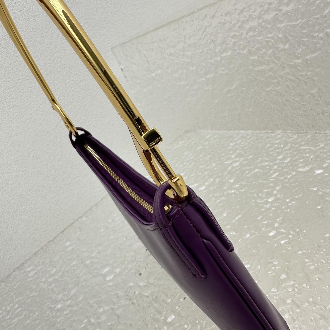 Jacquemus Le Bisou Mousqueton Carabiner Strap Shoulder Bag - DopestKickz