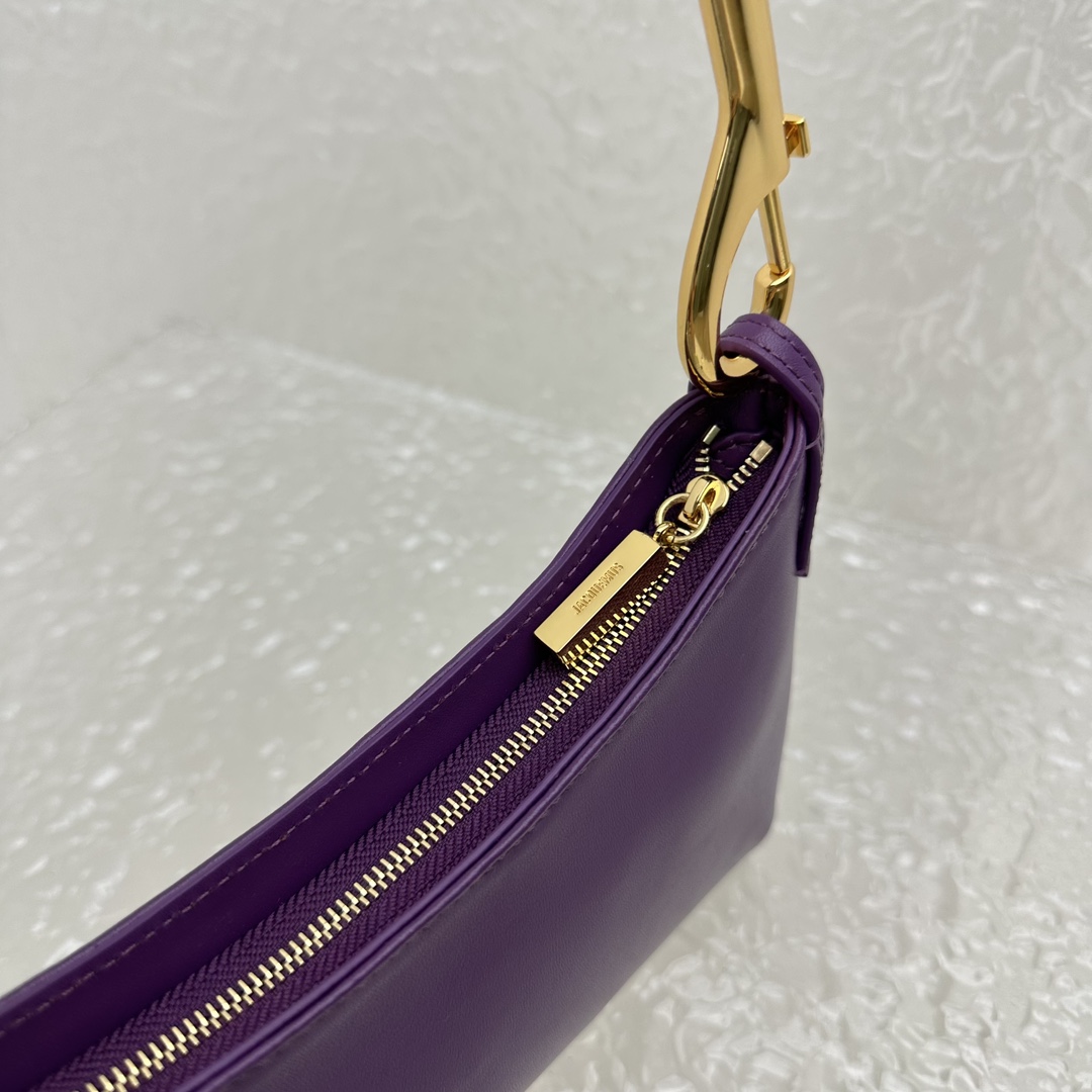Jacquemus Le Bisou Mousqueton Carabiner Strap Shoulder Bag - DopestKickz