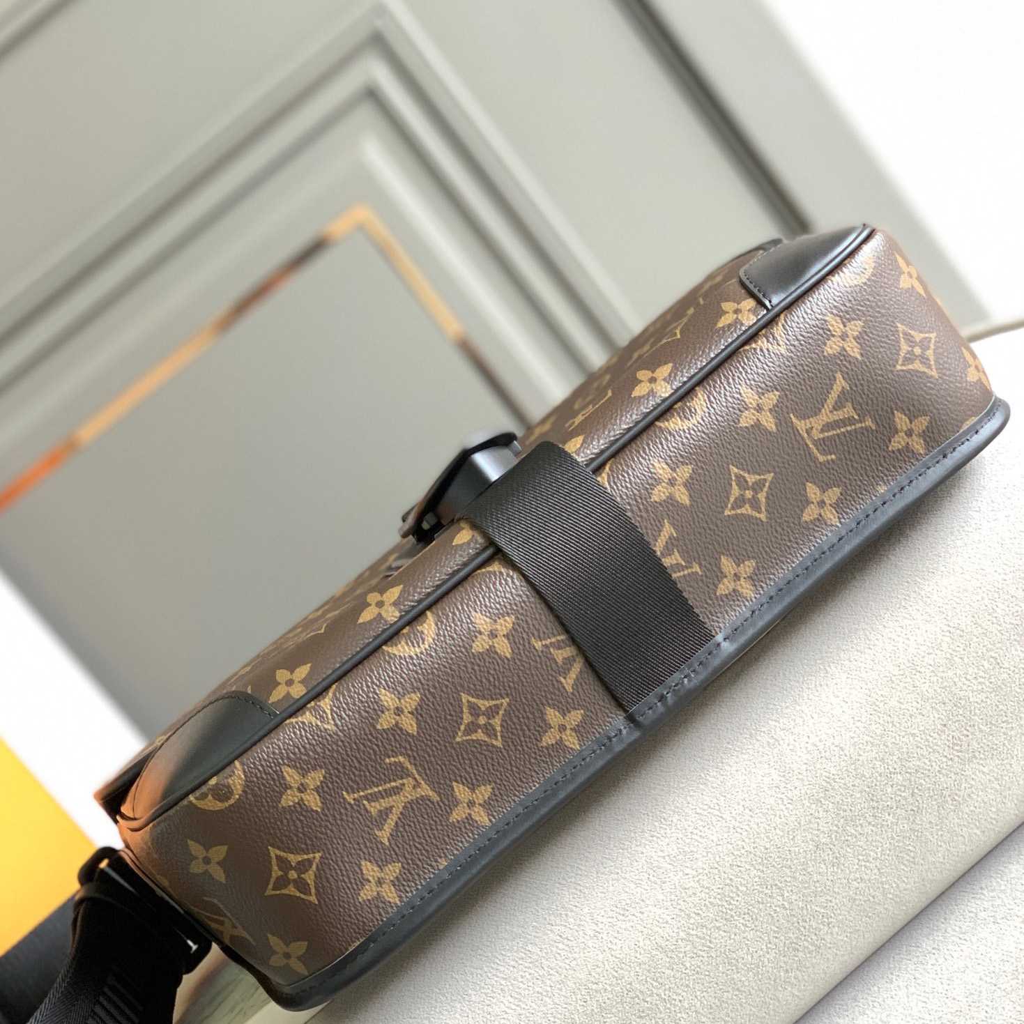 Louis Vuitton Archy Messenger MM(35x24x8CM)   M46328 - DopestKickz
